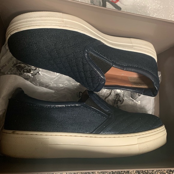 BCBG Sneakers - Picture 4 of 5